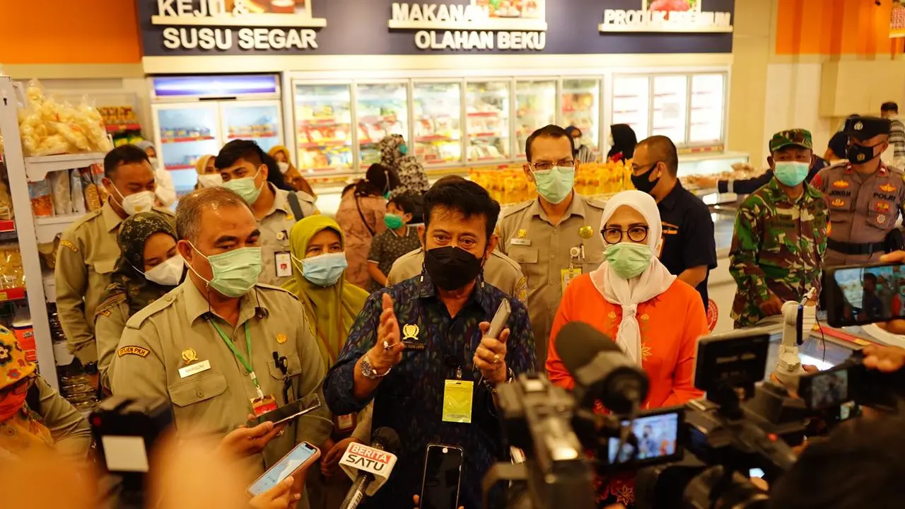 Menteri Pertanian Syahrul Yasin Limpo saat meninjau Toko Daging Nusantara GDC, Depok.