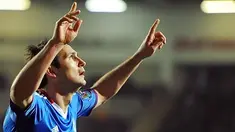 Gaya khas Frank Lampard seusai mencetak gol, kali ini ke gawang Blackpool, dalam lanjutan Liga Premier di Bloomfield Road, 7 Maret 2011. AFP PHOTO/ANDREW YATES