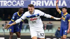 Pemain Atalanta, Mateo Retegui melakukan selebrasi setelah mencetak gol ke gawang Hellas Verona dalam laga lanjutan Liga Italia 2024/2025 di Marcantonio Bentegodi Stadium, Verona, Italia, Sabtu (09/02/2025). (AP Photo/LaPresse/Paola Garbuio)