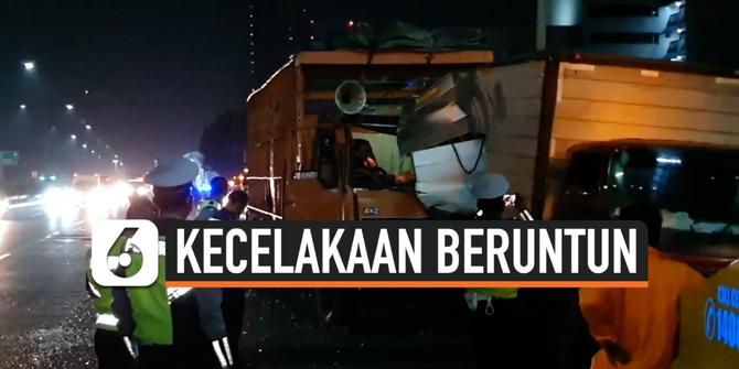 VIDEO: Tabrakan Truk, Mobil Boks dan Mobil Patroli di Tol Dalam Kota