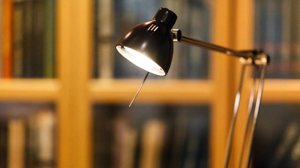 Bukan Cuma Terang, Ini Cara Pilih Lampu Baca yang Ramah dan Nyaman untuk Mata