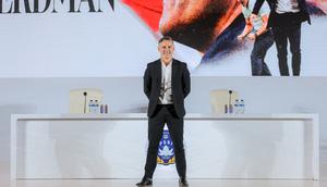 Pelatih Timnas Indonesia, John Herdman, diperkenalkan secara resmi ke publik dalam sesi konferensi pers di Hotel Mulia Senayan, Jakarta, Selasa (13/1/2026). (Bola.com/Bagaskara Lazuardi)