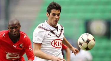 Bordeaux&#039;s midfielder Yoann Gourcuff during their French L1 match Rennes versus Bordeaux, on April 29, 2009 at the Route de Lorient stadium in Rennes. AFP PHOTO/THOMAS BREGARDIS