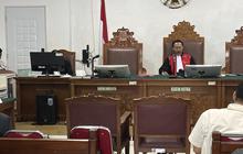 Erupsi Anak Krakatau Ganggu Sidang, Vonis Ade Kuswara dan Agenda Roy Suryo Diundur