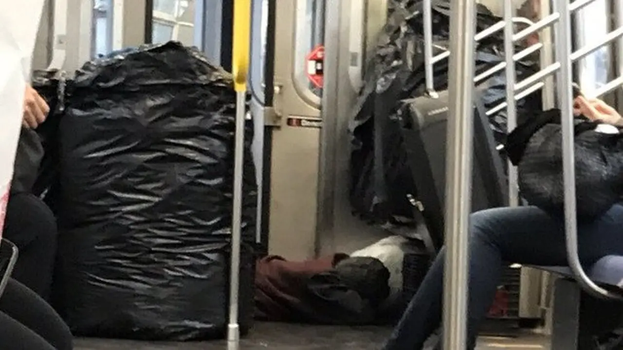 Begini Mirisnya Suasana di Subway New York, Banyak Dihuni Tunawisma