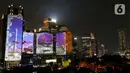 Ketika pertunjukan seni dimulai, gedung-gedung  menampilkan video mapping yang selaras dengan penampilan yang disajikan di panggung. (Liputan6.com/Herman Zakharia)