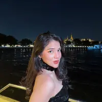 Dengan penampilan effortless yang memadukan kenyamanan dan gaya, Davina sukses menginspirasi banyak orang. [@davinaakaramoy].