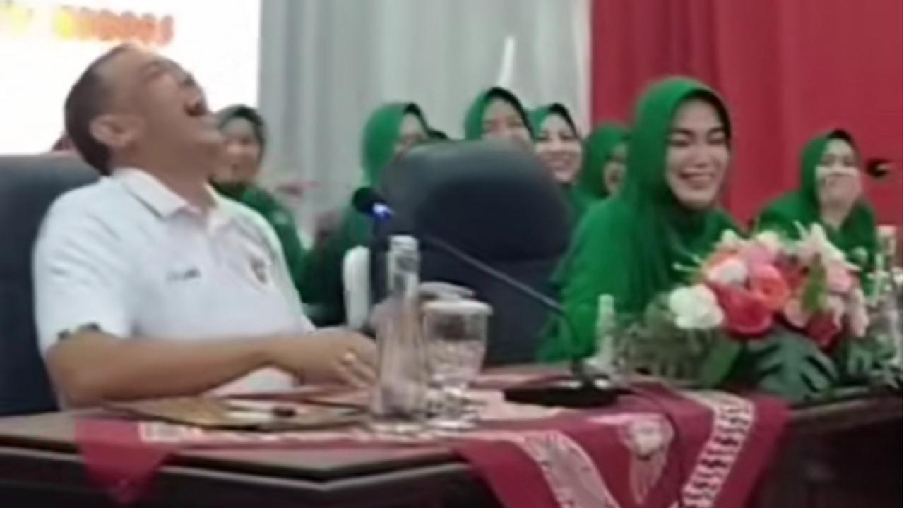 Jenderal TNI Candai Istri Bukan Macan tapi Imut Bak Kelinci, Ujungnya Tak Terduga Bikin Semua Anak Buah Tertawa