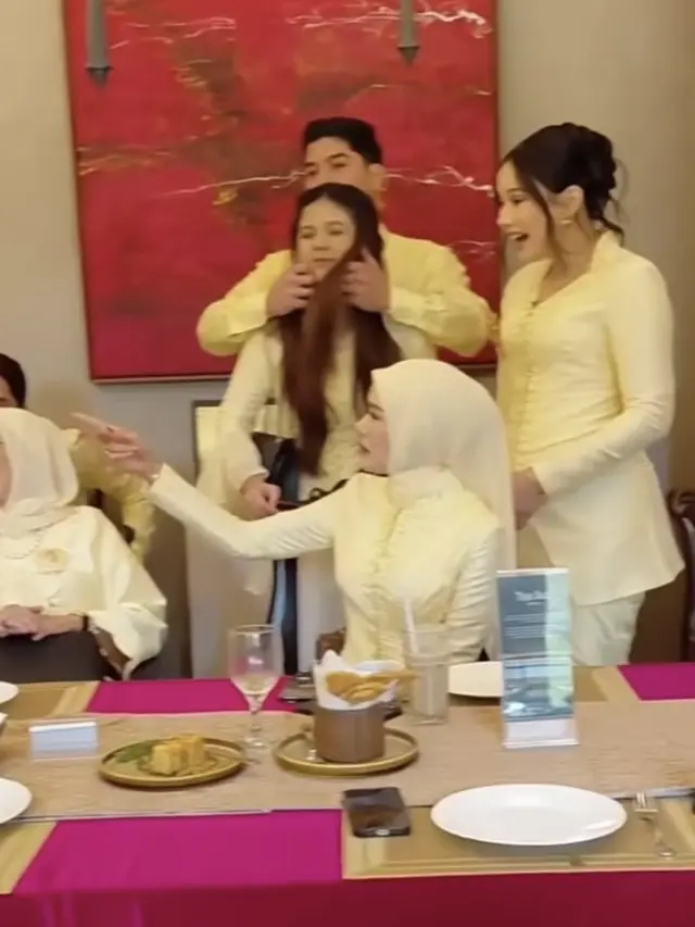 Alyssa Daguise saat acara EL Rumi saat Resmi Melamar Syifa Hadju. [@erueru11]