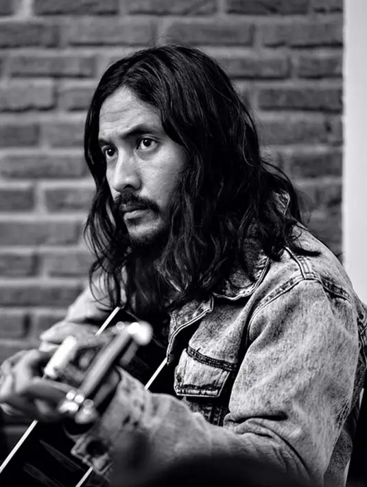 “Dia mau sembuh,  targetkan kesembuhan. Ello jiwa besar dia menerima (proses hukum) dan siap sembuh," tambanhnya. (Instagram/marcello_tahitoe)