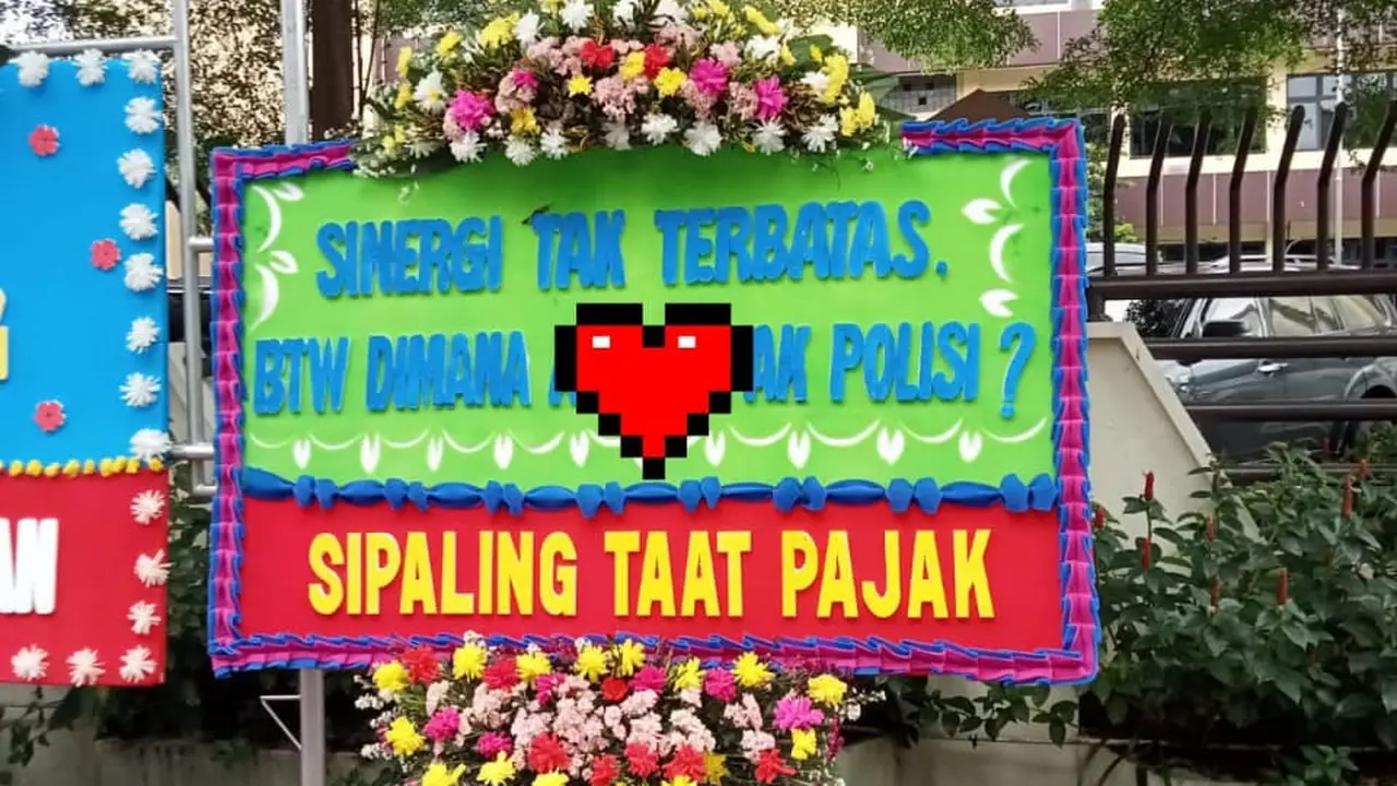 Papan bunga berisi pertanyaan keberadaan AG pacar Mario Dandy. (Foto: Dok. Twitter @@habibthink)