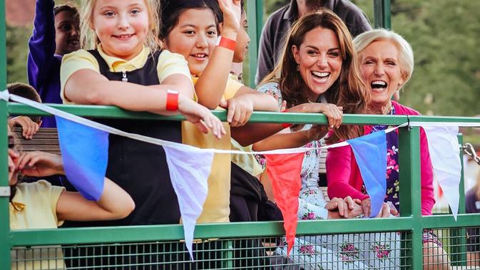Kate Middleton tampil memukau mengenakan busana bermotif bunga (Dok.Instagram/@kensingtonroyal/https://www.instagram.com/p/B2O29_tFquM/Komarudin)