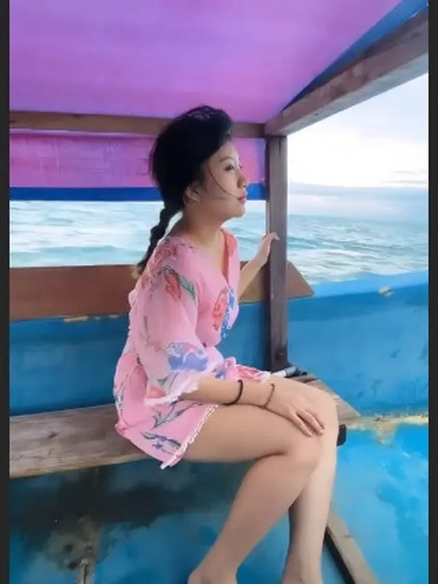 7 Momen Liburan Ghea Indrawari Ke Bangka Belitung, Seru Main di Pinggir Pantai
