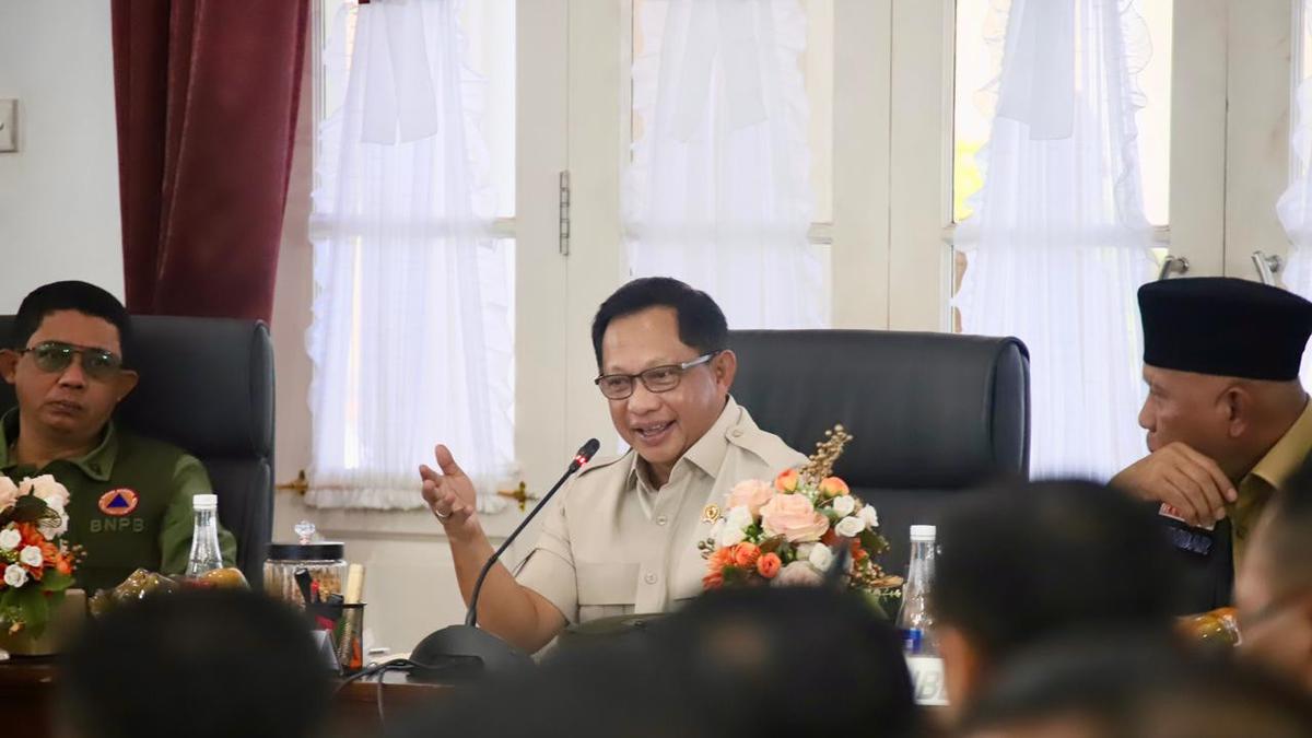 Kerja Maraton Mendagri Tito Karnavian Percepat Rehabilitasi dan Rekonstruksi Pascabencana Sumatra