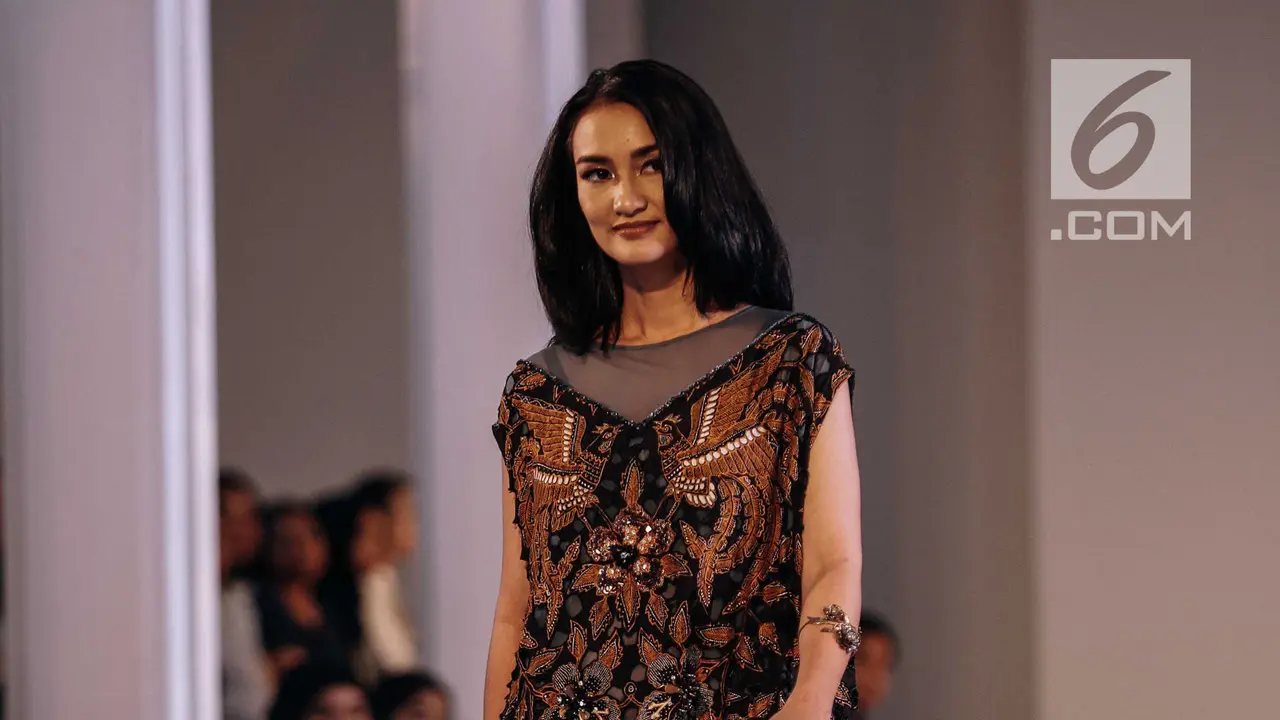 Atiqah Hasiholan