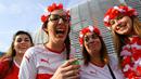 Fans asal  Swiss terlihat bersemangat mendukung timnya melawan Prancis pada grup A Euro 2016 di Stadion Pierre-Mauroy, Lille (20/6/2016) WIB. (AFP/Franck Fife)