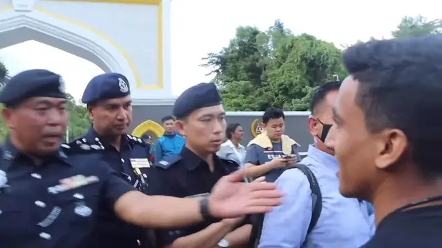 Bagikan Uang Pada Media di Depan Istana Negara, YouTuber Ini Diamankan Polisi
