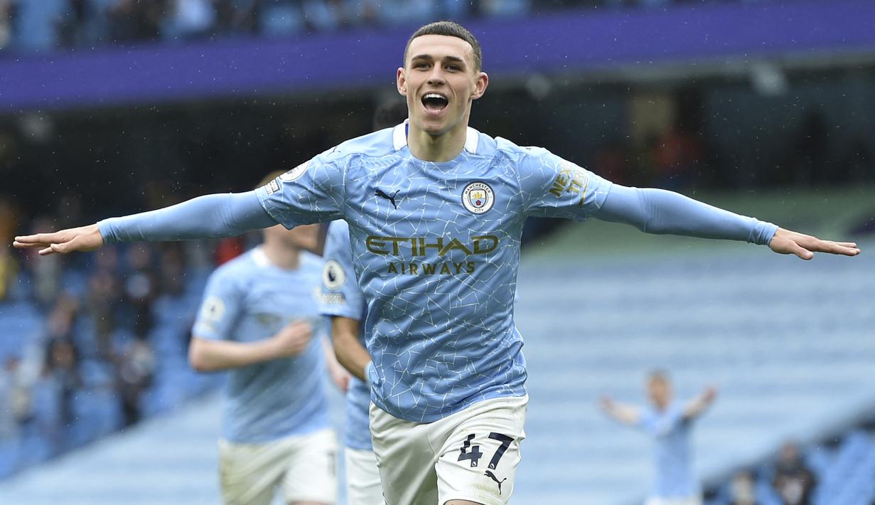 Phil Foden. Dengan nilai mencapai 190,2 juta euro, gelandang Manchester City ini menjadi pemain termahal menurut studi ini. Usia yang baru menginjak 21 tahun dan mampu membawa Manchester City merebut dua gelar musim ini jadi bukti kelayakannya. (AFP/Peter Powell/Pool)