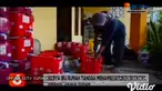 Adanya penyebaran wabah Corona Virus Disease atau Covid-19 membuat semua orang harus kerja dan ibadah di rumah. Hal ini kemudian membuat dua ibu rumah tangga di Gresik memproduksi alat cuci tangan dari jerigen bekas.
