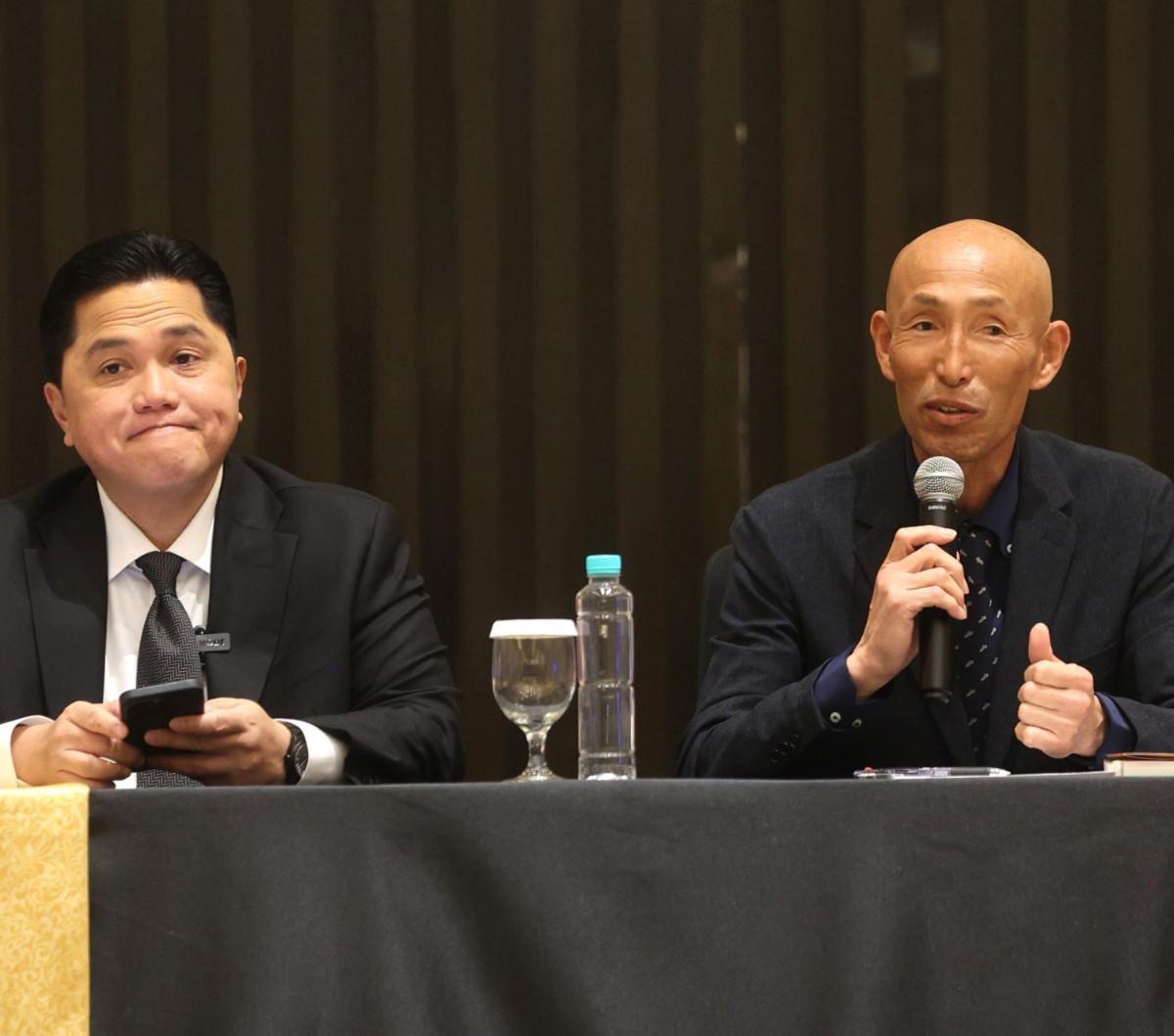 Selain itu, Satoru juga telah menjadi pelatih Timnas Universitas Putri Jepang sejak 2015 dan berhasil membawa tim meraih medali perunggu pada FISU World University Games 2015, serta medali perak pada tahun 2017 dan 2019. Foto: Bola.com / M Iqbal Ichsan<br