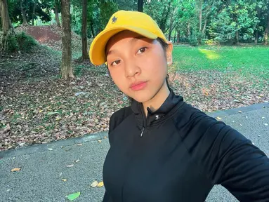 Di sela kesibukannya menjadi artis dan presenter, Harini Sondakh punya kebiasaan rutin berolahraga di pagi hari. Tak lupa wanita kelahiran 19 September 1995 ini membagikan aktivitasnya di media sosial. (Liputan6.com/IG/harinisondakh).