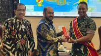 Jenderal Andika Perkasa menerima penghargaan Nawacita Award 2022 (Doc: Istimewa)