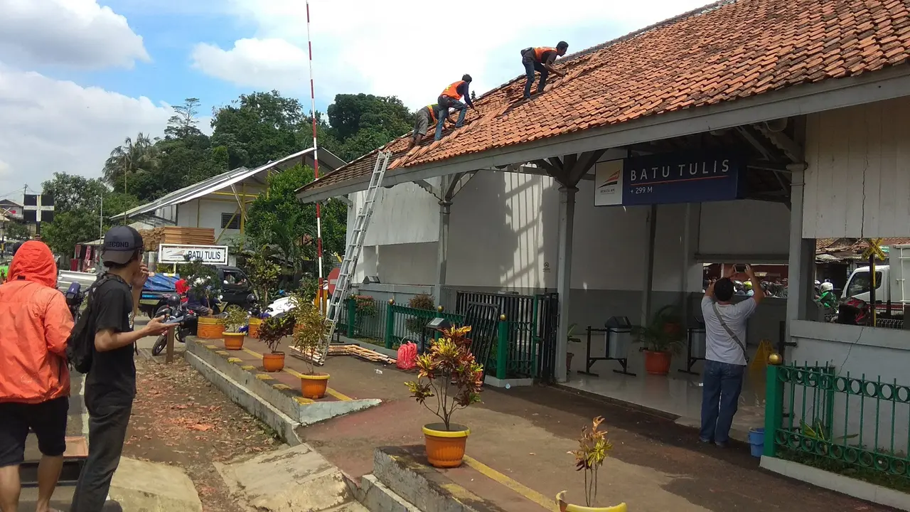 embangunan jalur ganda lintas Bogor-Sukabumi.