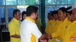 Citizen6, Sidrap: Ketua DPD II Golkar, H Rusdi Masse melantik pimpinan atau kelurahan dari Partai Golongan Karya (Golkar) masa bhakti 2011-2016. (Pengirim: Abdi Mantaring)