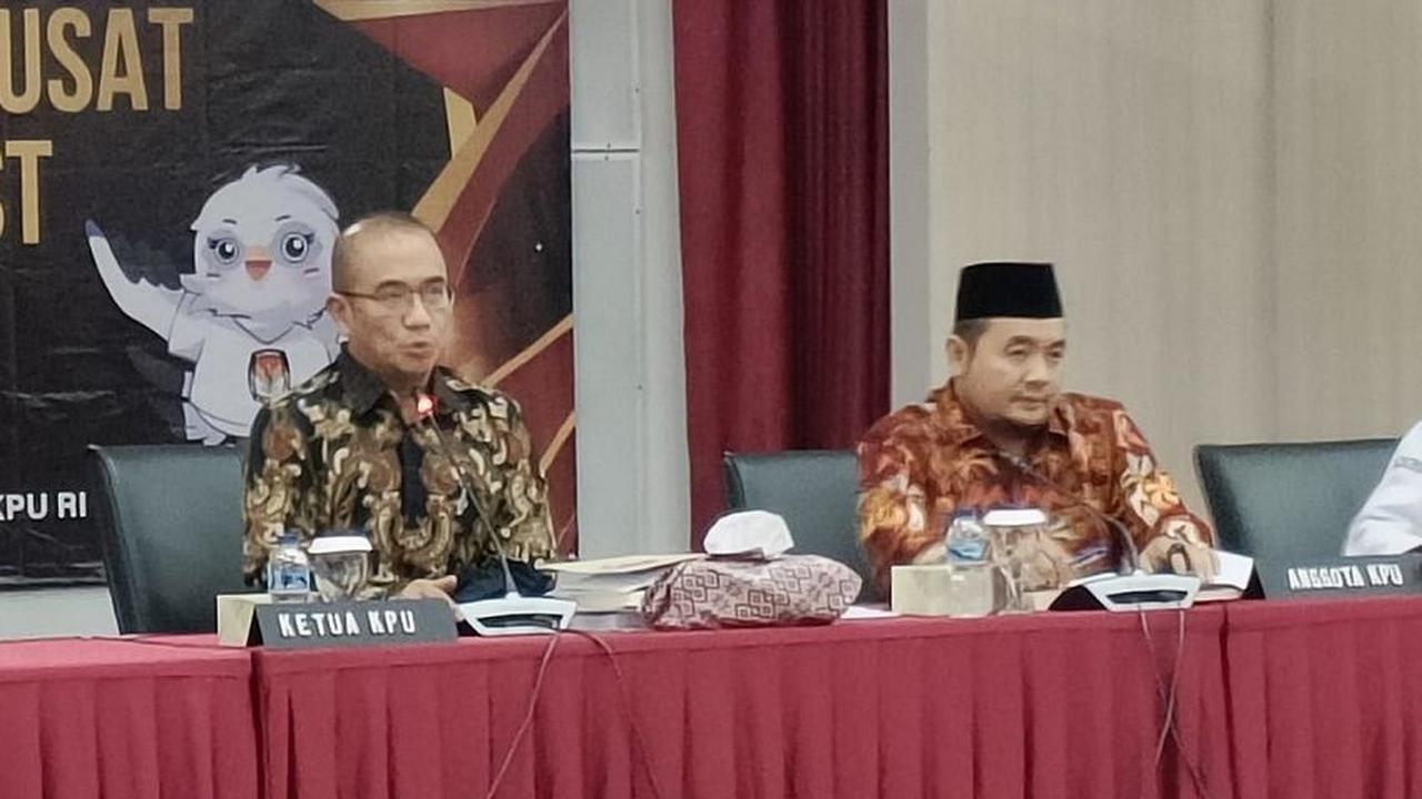 Tujuh komisioner KPU RI sebelumnya dilaporkan Bawaslu ke DKPP terkait dugaan pelanggaran kode etik membatasi akses data dan dokumen pada Sistem Informasi Pencalonan (Silon) DPR, DPRD Provinsi, DPRD Kabupaten/Kota. <br>