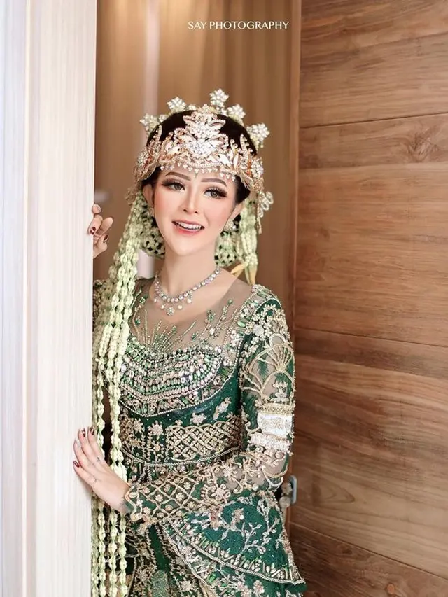 Bella Bonita saat resepsi pernikahan (Instagram/khadijahazzahra_makeup)