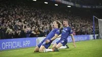Bek tengah Chelsea, David Luiz, merayakan gol yang dicetaknya ke gawang Manchester City dalam laga lanjutan Premier League di Stamford Bridge, Minggu (9/12/2018). (AP Photo/Tim Ireland)