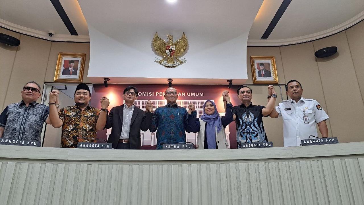 Komisi II DPR Sindir Gaya Hidup Komisioner KPU, Ungkit Sewa Jet hingga Main Wanita