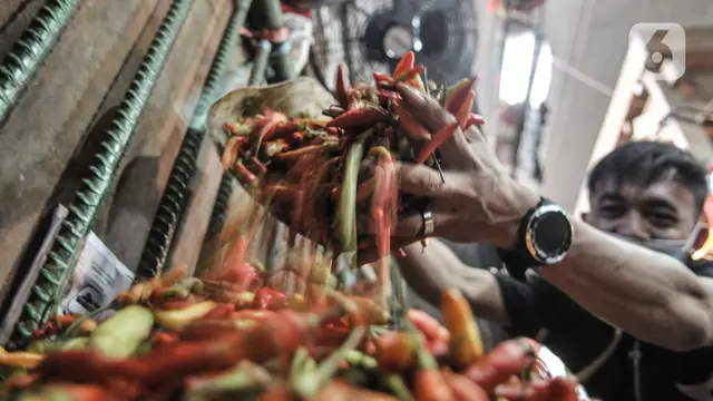FOTO: Harga Cabai Rawit Merah Tembus Rp 120 Ribu per Kg