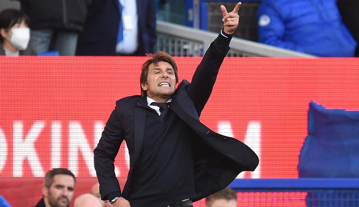 Hanya selang beberapa hari setelah pengangkatannya, ia langsung menemani Tottenham di laga UEFA Conference League. (AFP/Oli Scarff)