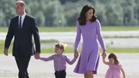 Melansir People, Senin (4/9/2017), pihak Kensington Palace mengkonfirmasi langsung mengenai kabar kehamilan ketiga Kate Middleton baru-baru ini. (AFP/Patrick Stollarz)