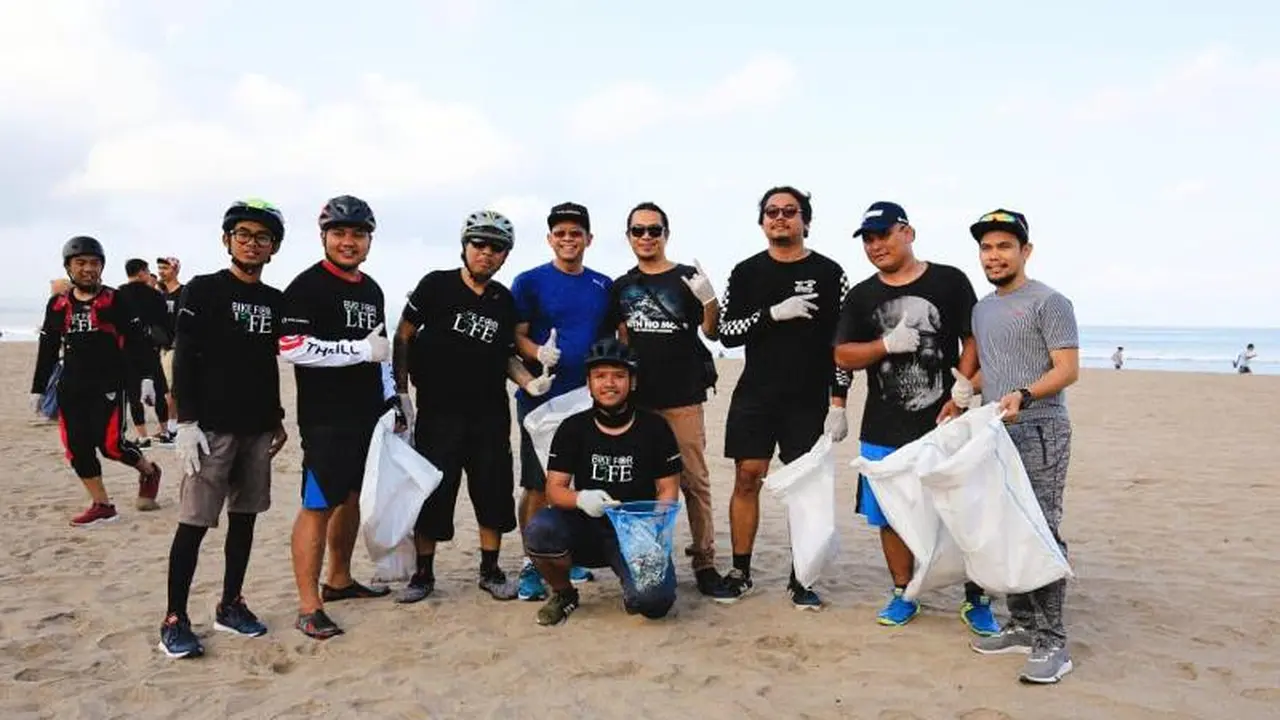 Peduli Lingkungan, Rodalink Gelar Aksi Pungut Sampah Plastik untuk Selamatkan Laut