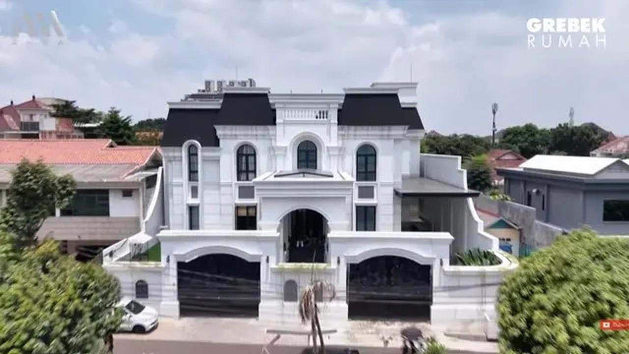 5 Foto Fasad Depan Rumah Sarwendah, Megah Bak Istana Eropa
