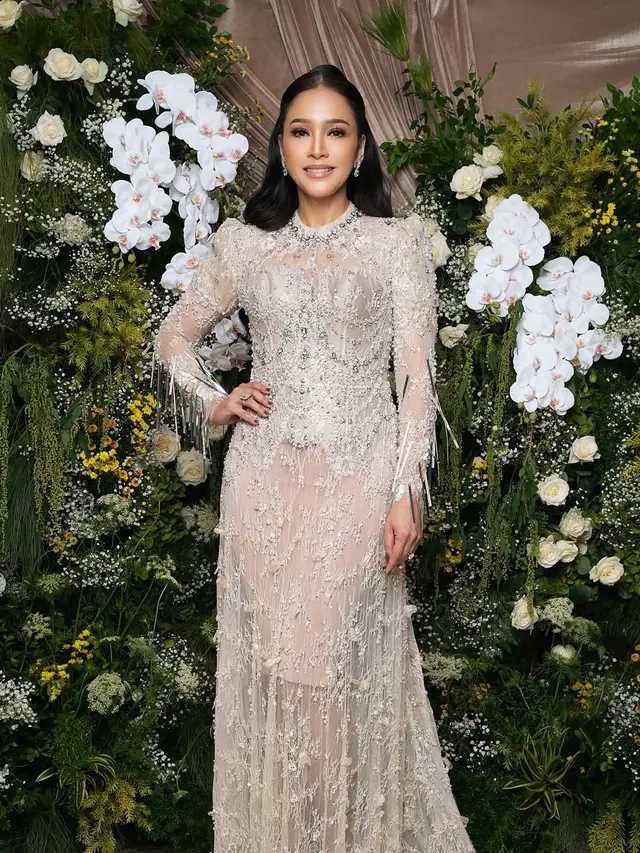 Gaya Maia Estianty Ini Dipuji Makin Cantik/Instagram @deanmua_