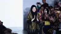 Desainer busana muslim Vivi Zubedi di New York Fashion Week (Foto: Dok. Vivi Zubedi) 