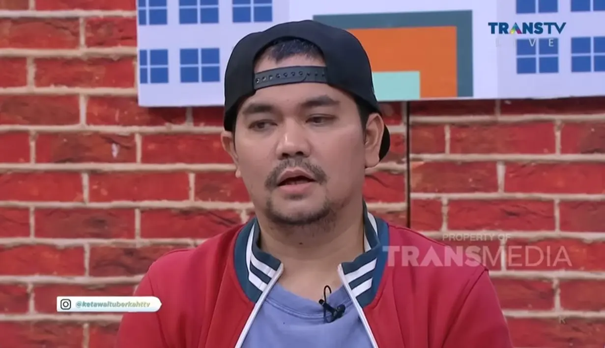 Indra Bekti juga berpesan kepada anak-anaknya untuk tetap menjaga bundanya. "Buat kalian yang semangat sayangku. Kalian anak-anak yang luar biasa. Jagain bunda ya nak, insya Allah nanti kita bisa ketemu lagi ya sayang. Love you sayang," pungkas Indra Bekti. [Youtube/TRANS TV Official]