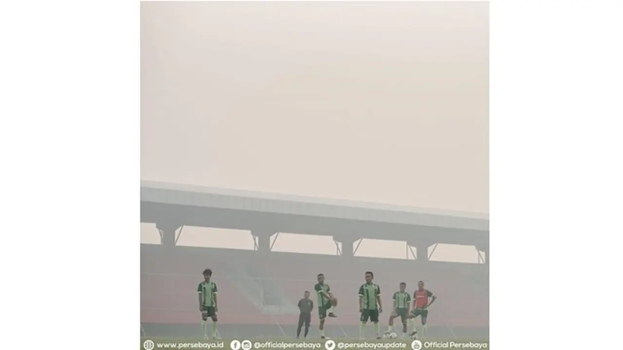 Diselimuti Kabut Asap, 6 Potret Semangat Persebaya Latihan di Palangka Raya