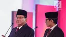 Capres dan Cawapres nomor urut 02 Prabowo Subianto-Sandiaga Uno memaparkan visi misi di Debat Pilpres 2019 pertama di Jakarta, Kamis (17/1). Debat perdana ini mengangkat tema hukum, hak asasi manusia, terorisme, dan korupsi. (Liputan6.com/Faizal Fanani)