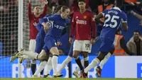 Selebrasi gelandang Chelsea, Conor Gallagher setelah mencetak gol pertama timnya ke gawang Mancester United pada laga pekan ke-31 Premier League 2023/2024 di Stamford Bridge, London, Kamis (4/4/2024). (AP Photo/Kin Cheung)