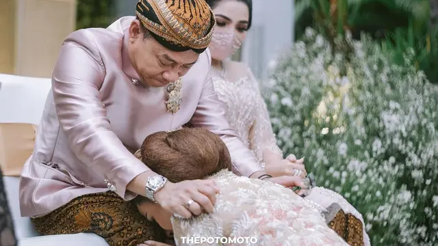 Prosesi Siraman Aurel Hermansyah