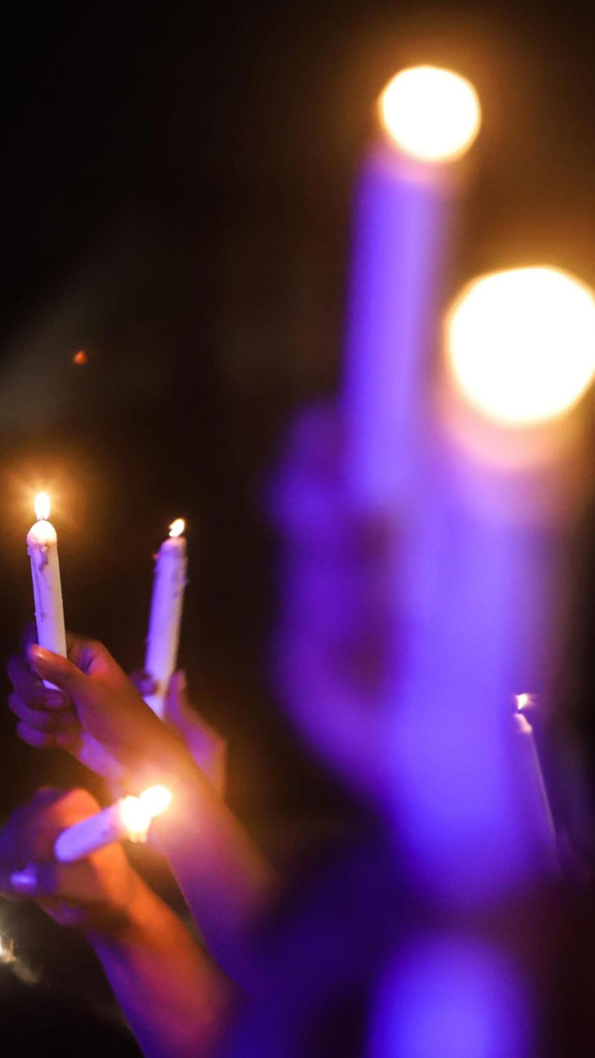 Selain itu, mahasiswa juga&nbsp;menyalakan lilin dalam menciptakan api pergerakan dalam menyelematkan demokrasi di Indonesia yang kini sudah dianggap mencederai cita-cita reformasi 1998.