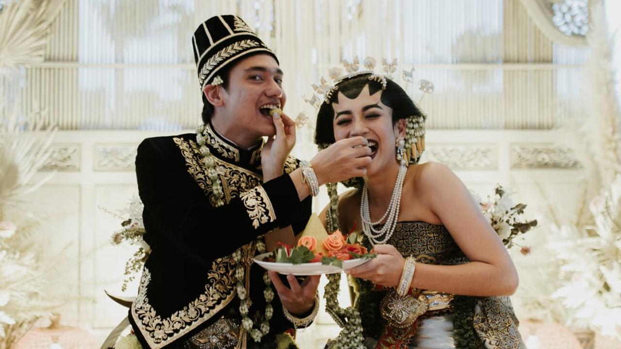 Pernikahan Adipati Dolken dan Canti Tachril