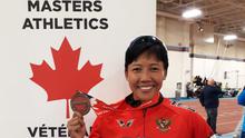 Dedeh Erawati berhasil menyabet medali emas lari gawang pada kejuaraan masters di Kanada. (Bola.com/Andhika Putra)