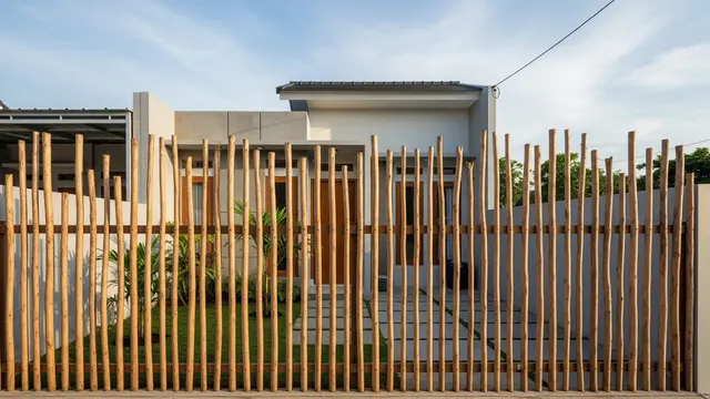 Desain Pagar Rumah Subsidi dari Ranting Kayu