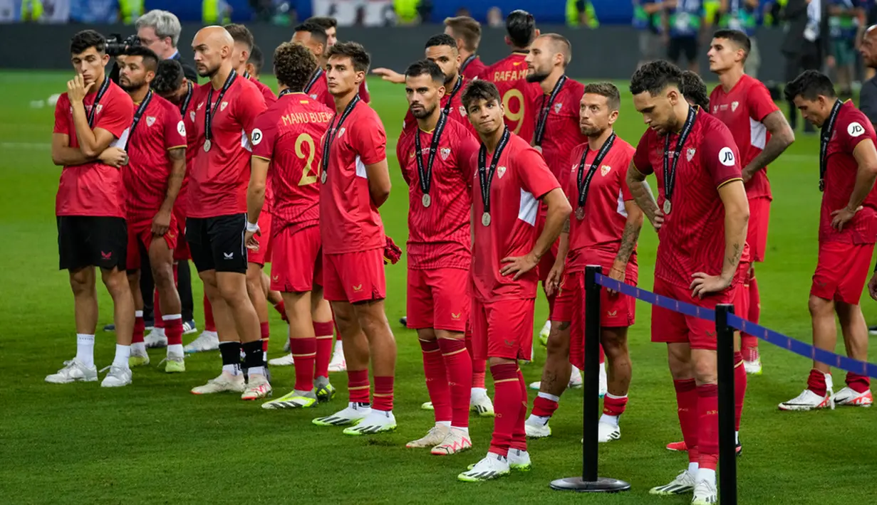 Manchester City berhasil mengeksekusi seluruh tendangan penalti. Sedangkan Sevilla kena sial karena penendang terakhir N Gudelj gagal cetak gol. (AP Photo/Thanassis Stavrakis)