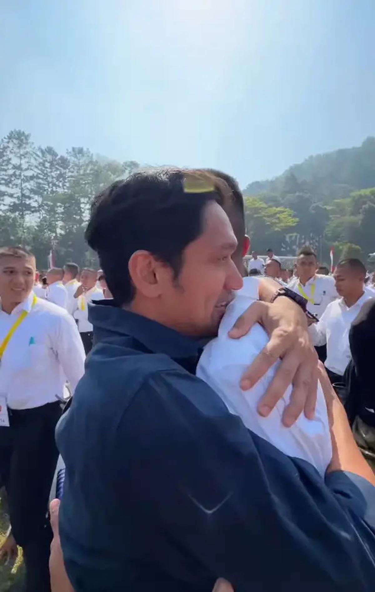 Momen Haru Ibnu Jamil Hadiri Kelulusan Sang Putra yang Lolos Akmil, Kompak Bareng Mantan Istri
